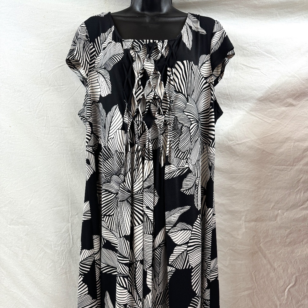 MADISON LEIGH FLORAL PRINT DRESS